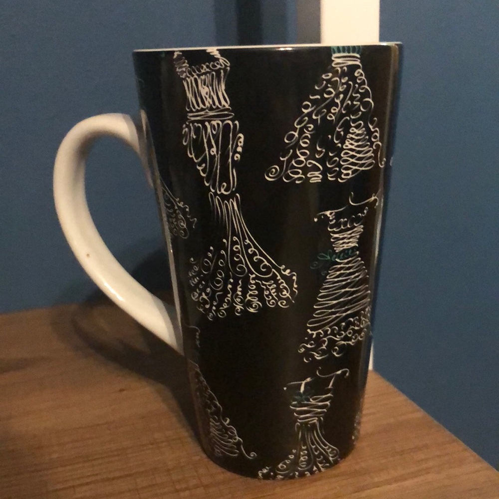 Chic Black and White Dress Pattern Mug